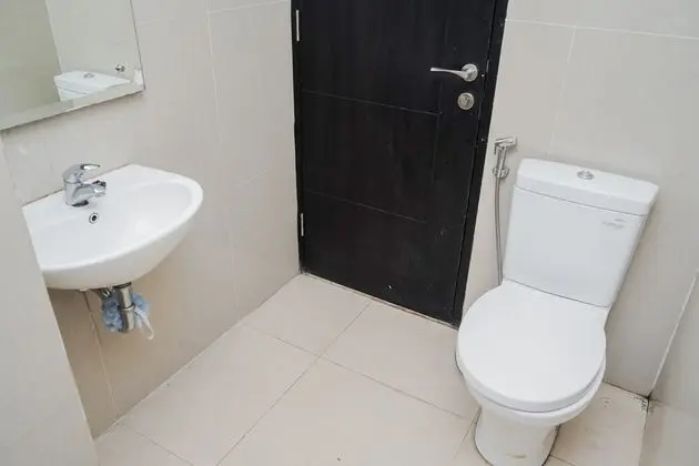 Simply Strategic and Comfy Studio Paramount Skyline Apartment - Banyo Tipleri