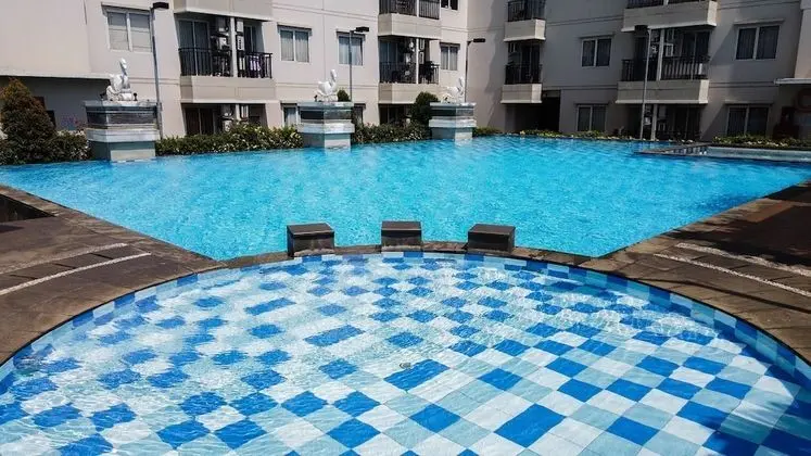 Simply Strategic and Homey Studio Signature Park Tebet Apartment - Havuz
