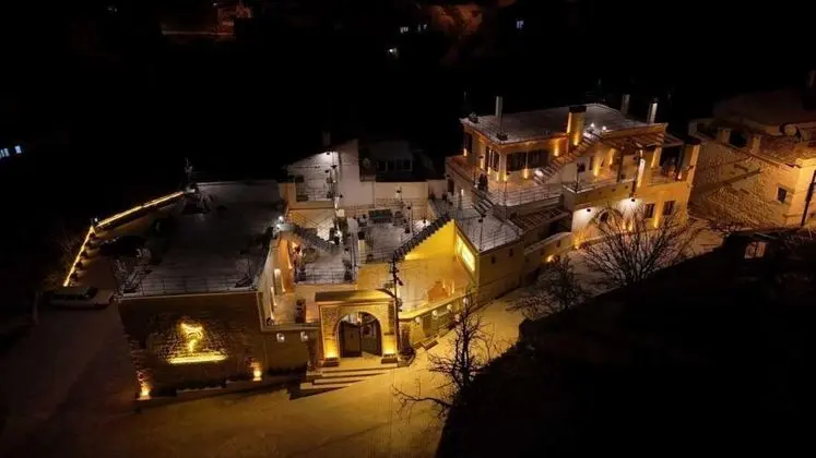 Simurg Cave House