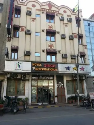Hotel Singh International - Dış Mekan
