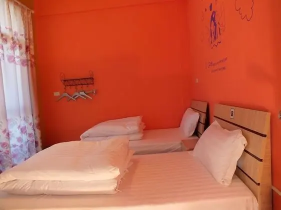 Single Flight Backpackers - Oda