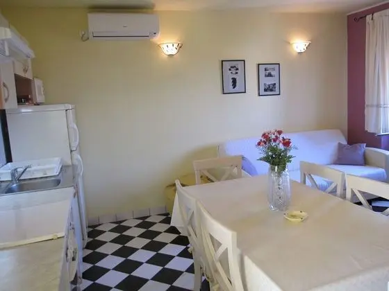 Siniša - 300 m From Beach - A1 - Yerinde Yemek