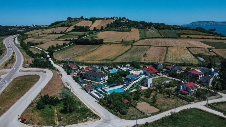 Sinopsis Resort Otel