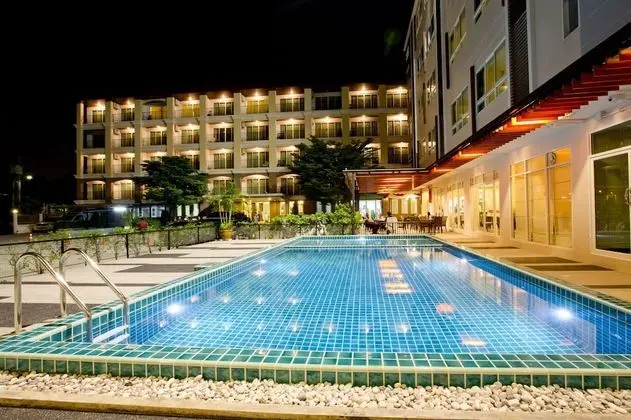 Sinsuvarn Airport Suite - Havuz