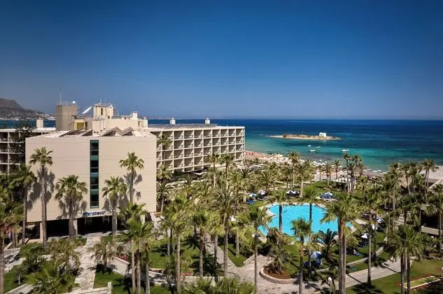 Sirens Beach and Village - Öne Çıkan Resim