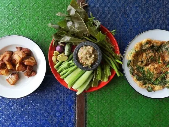 Siri Guesthouse at Suratthani - Yerinde Yemek