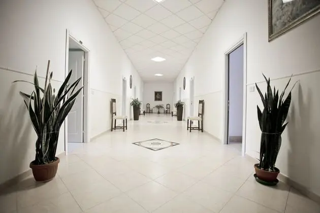 Sisters' Hotel - Genel