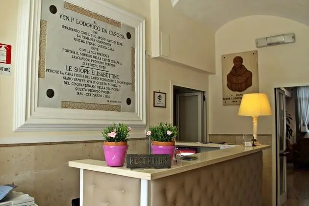 Sisters' Hotel - Lobi