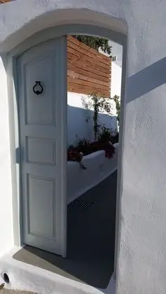 Sisyphus House in Santorini