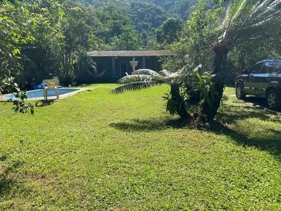 Sítio Grande Mãe com cachoeira e piscina