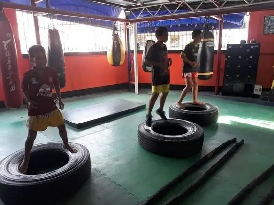 Sitpholek Muay Thai Camp - Hostel - İç Mekan