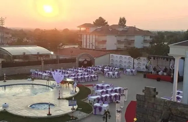 Sivaslı Yalım Garden Park Otel