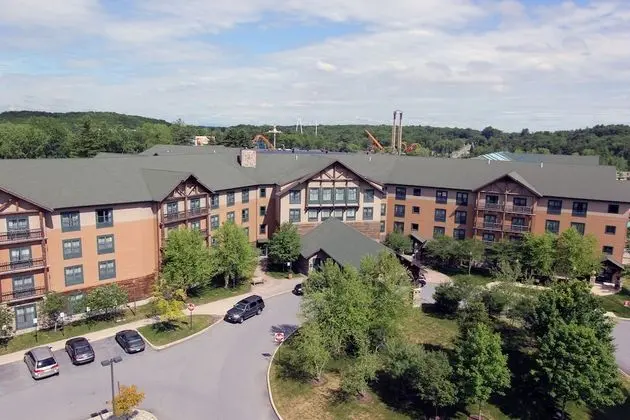 Six Flags Lodge & Indoor Waterpark