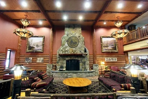 Six Flags Lodge & Indoor Waterpark - Lobi