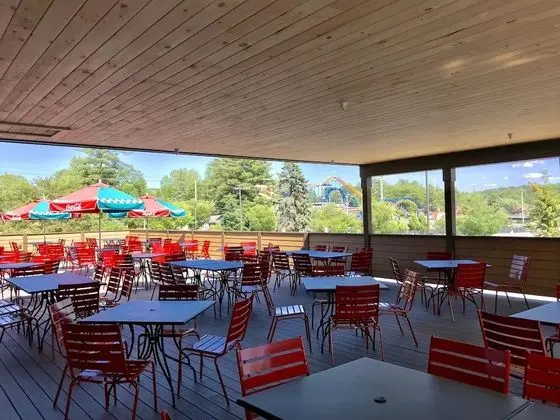 Six Flags Lodge & Indoor Waterpark - Yerinde Yemek