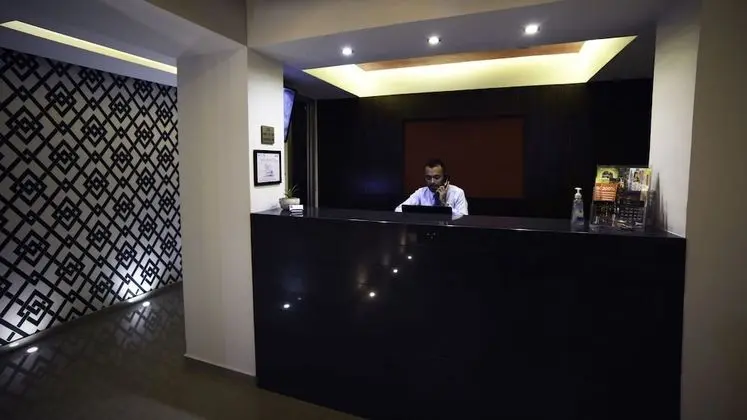 Six Hotel Guadalajara Expiatorio - Lobi