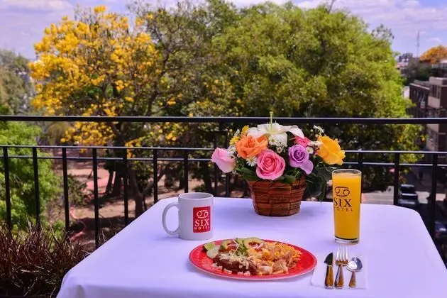 Six Hotel Guadalajara Expiatorio - Yerinde Yemek