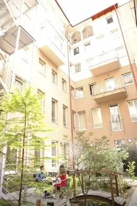 Six Inn Hotel - Dış Mekan