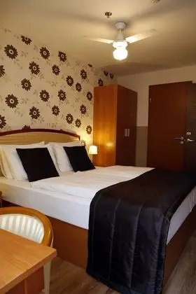Six Inn Hotel - Oda