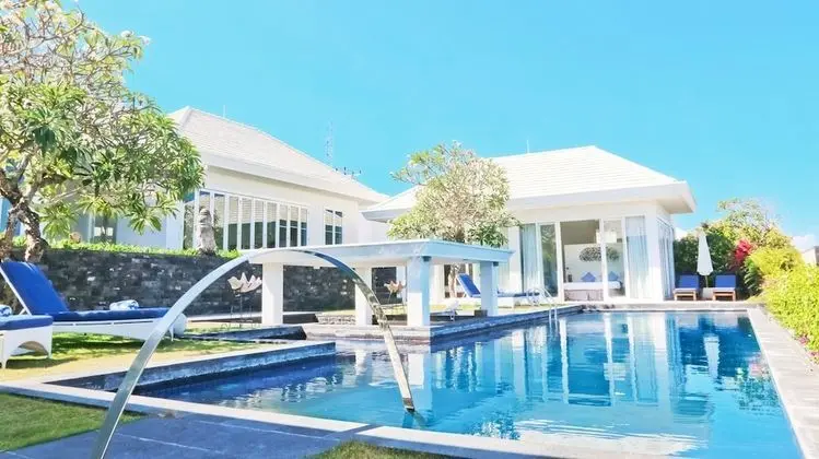 Villa Six Karang Kembar - Havuz