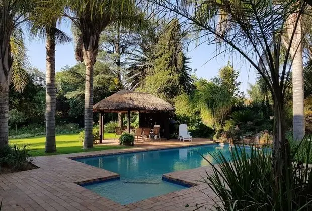 Six Valk Avenue Guest House