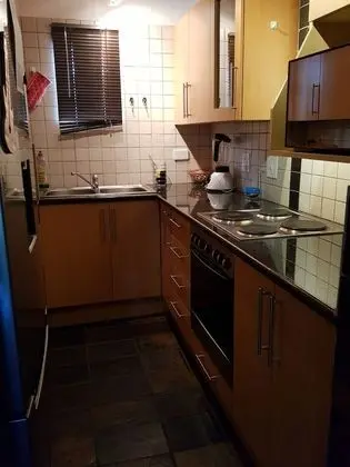 Six Valk Avenue Guest House - Oda