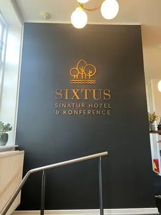 Sixtus Sinatur Hotel og Konference - Lobi