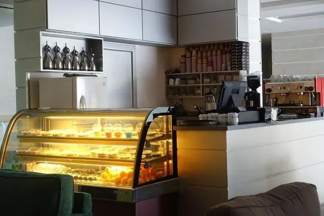 Sixty Three Hotel - Yerinde Yemek