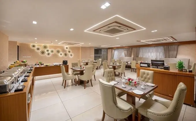 SK Lords Eco Inn Ahmedabad - Yerinde Yemek