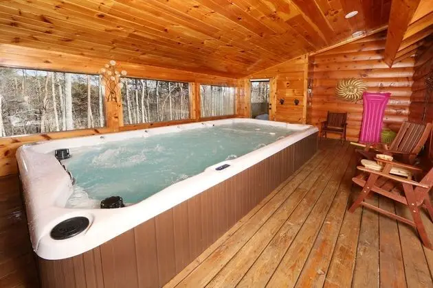 Skinny Dippin - One Bedroom Cabin - Spa