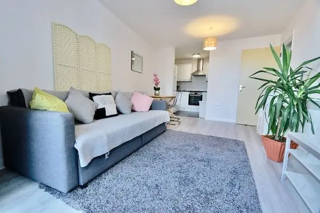 SKL Lux Two Bed With Free Parking/wifi