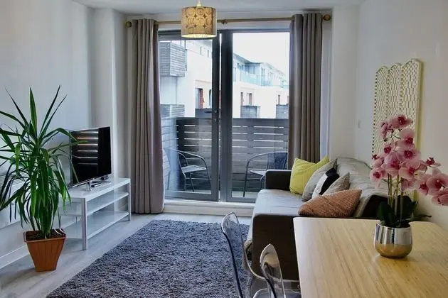 SKL Lux Two Bed With Free Parking/wifi - İç Mekan