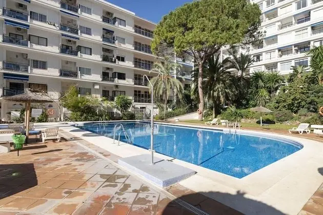 Skol Sea Views Apartments - Havuz