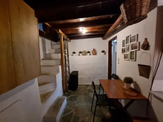 Skopelos- Iris - Your Traditional Home - Yerinde Yemek