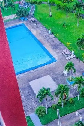 Sky Blue Beach Studio at Turtle Tower - Havuz