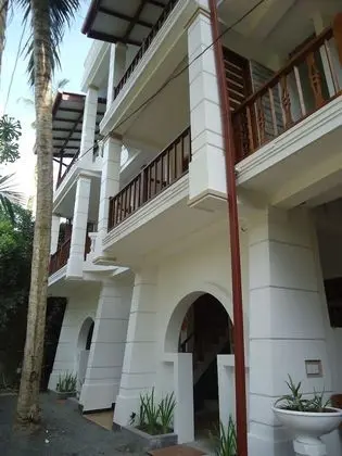 Sky Garden Mini Hotel - 1