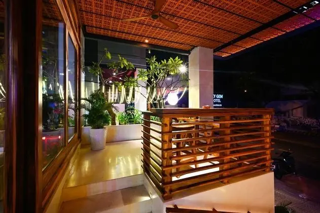 Sky Gem Central Hotel - Dış Mekan