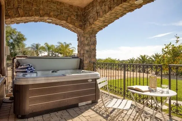 Sky Lantern by Avantstay Stunning Oasis w/ Pool, Hot Tubs, Volley Ball Court & Home Office! - İç Mekan