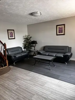 Sky Lodge Inn & Suites - Lobi