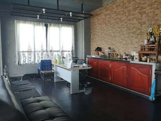 THE SKY LOFT HOTEL - Lobi