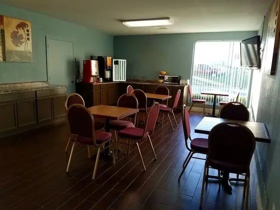 Sky-Palace Inn & Suites Wichita East - Yerinde Yemek