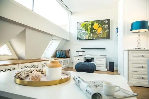 Sky and Sea Apartment by Renters - Mutfak