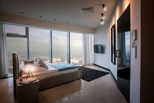 In The Sky - Sky Tower Apartments - Oda