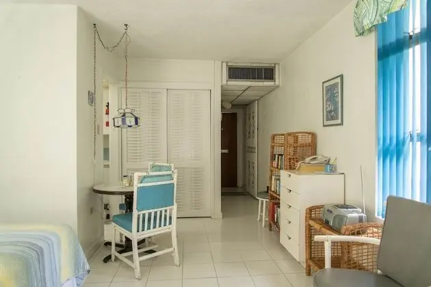 Sky View Beach Studio - Montego Bay Club - Oda