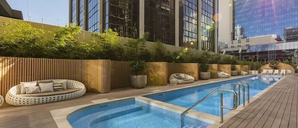 SKYE Hotel Suites Parramatta - Havuz