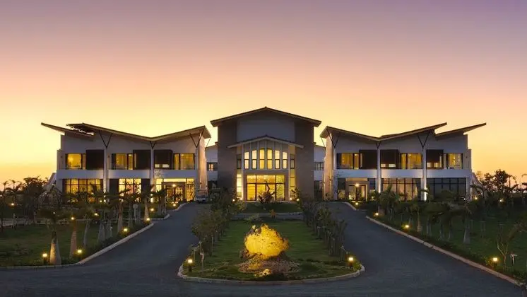 SkyeBay Club