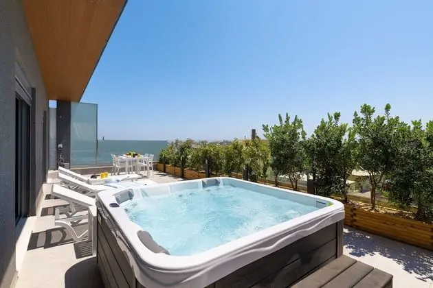 Skyline suites