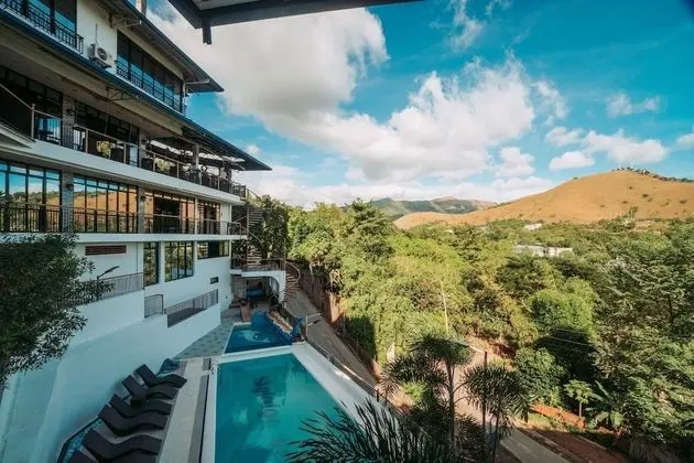 Skylodge Resort