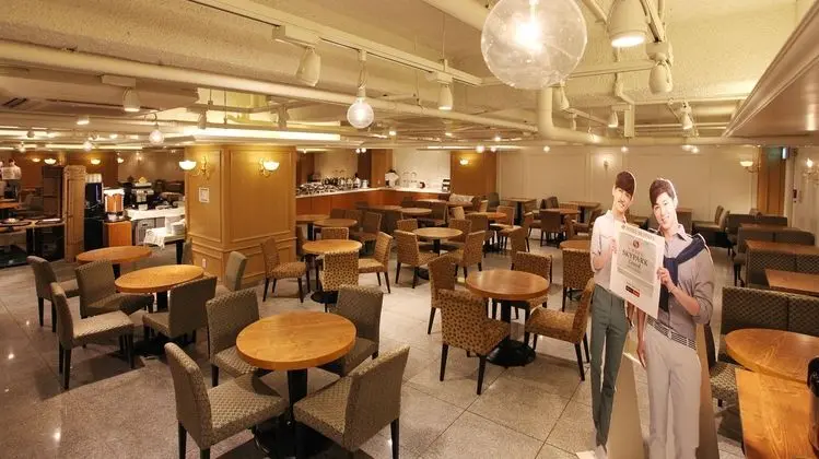 Skypark Central Myeongdong - Yerinde Yemek