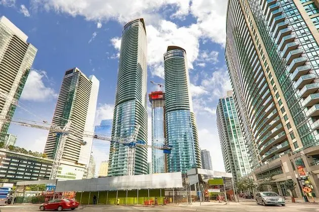 Skytrees Condos at Union Station - Dış Mekan